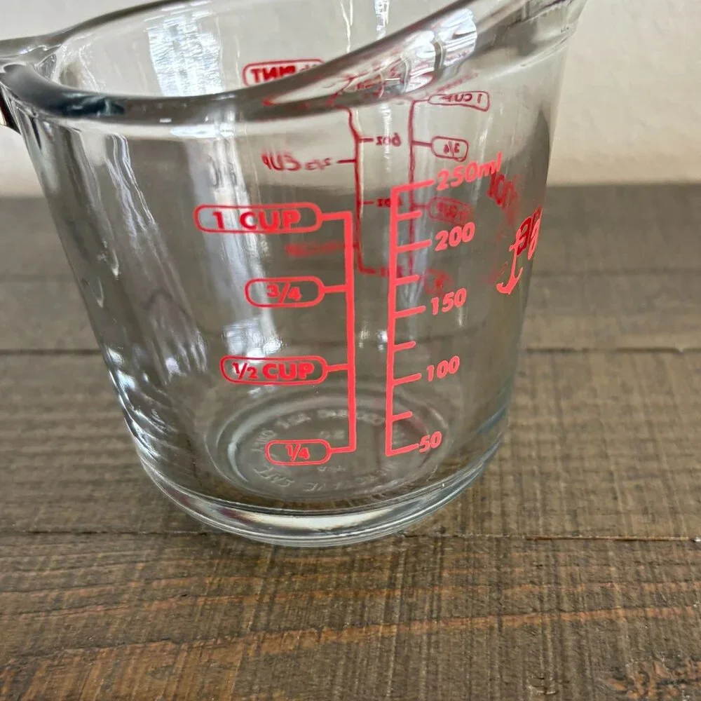 Anchor Hocking Glass Measuring Cup Red Lettering Handle 1 Cup 1/2 Pint Baking